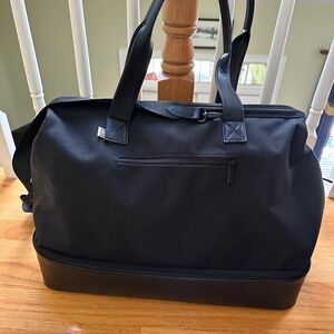 BEIS weekender bag. EUC. Black